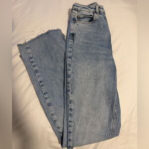 ZARA LIGHT WASH DENIM JEANS